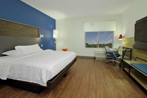 Tru By Hilton Mobile image 21