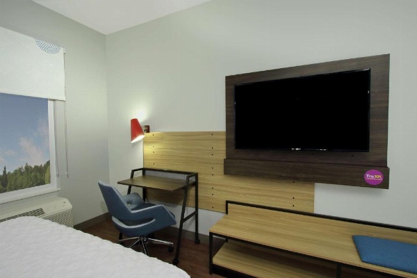Tru By Hilton Mobile image 26